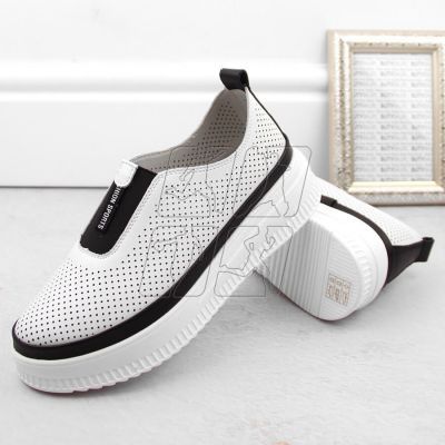 7. Artiker W HBH67 leather shoes, white