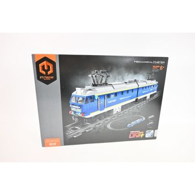 5. Passenger train USB train set 623 pieces