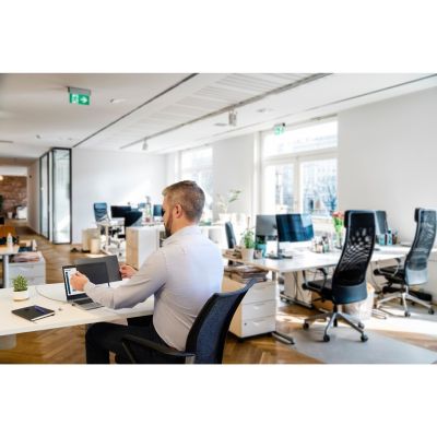 13. Kensington MagPro 13.3-inch Magnetic Privacy Shield