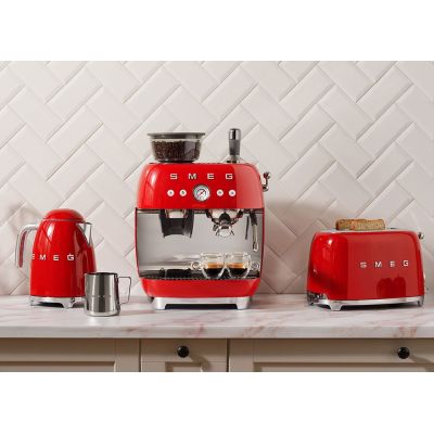 27. Smeg EGF03RDEU coffee machine Manual espresso machine 2.4 l