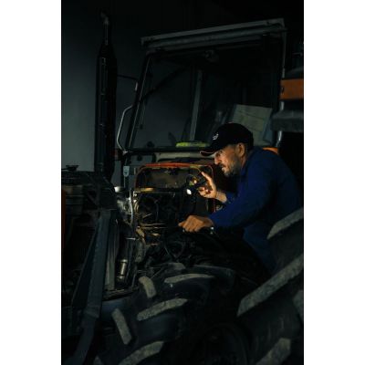 23. Ledlenser P7R 502187 Flashlight