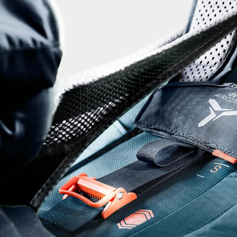 8. Deuter Futura Air Trek 50+10 3402121-1374