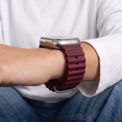 5. Tech-Protect Iconband Pro strap for Apple Watch 44 / 45 / 46 / 49 mm - burgundy