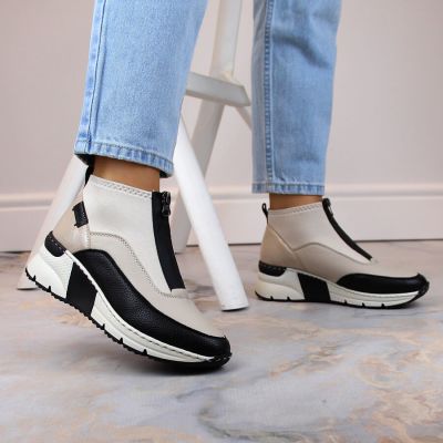 25. Rieker W RKR608 ankle boots beige
