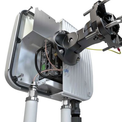 5. QuWireless QuMax Directional PoE/LAN Antenna 6 dBi