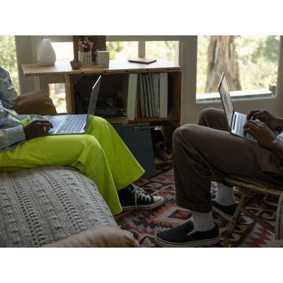 18. Microsoft Surface Go i5 10th/8GB/256G Win10 PRO