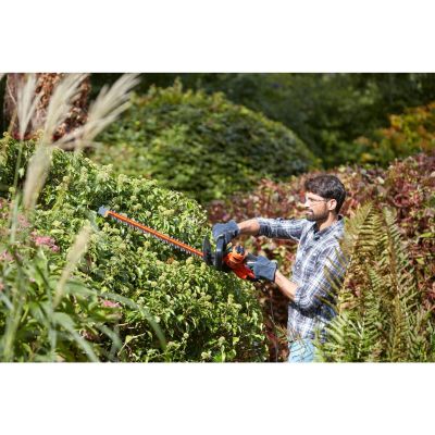 5. Electric Shears 55cm BEHTS401 BLACK+DECKER