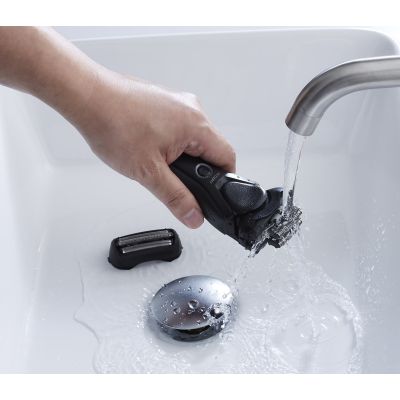 8. Panasonic ES-RT37-K503 shaver
