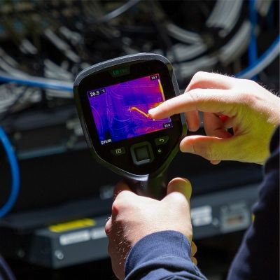 5. FLIR E8-PRO Professional Thermal Imaging Camera with Wi-Fi