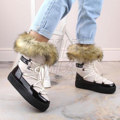 3. Vinceza W JAN262 beige lace-up snow boots with fur