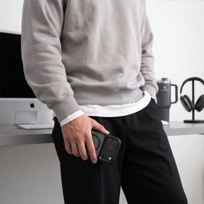7. Tech-Protect Magmat Magsafe CC Case for iPhone 17 Pro / 18 Pro - Transparent Black