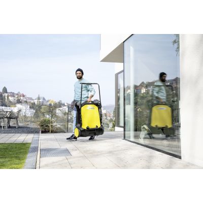 10. Kärcher S 6 Twin Electric Brush Black, Yellow