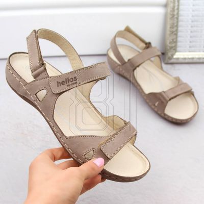 7. Comfortable leather sandals in beige W Helios 205