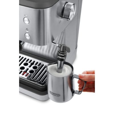 11. De'Longhi Linea Classic Semi-Automatic Espresso Machine 1.7 L