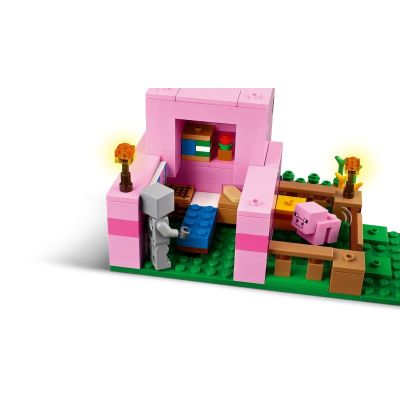 6. LEGO MINECRAFT 21268 Piglet's House