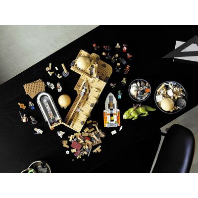 10. LEGO Star Wars 75290 Mos Eisley Cantina