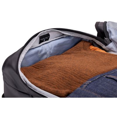 7. Thule Chasm TCCO222 Black Stroller Soft Shell Black 22L Polyester