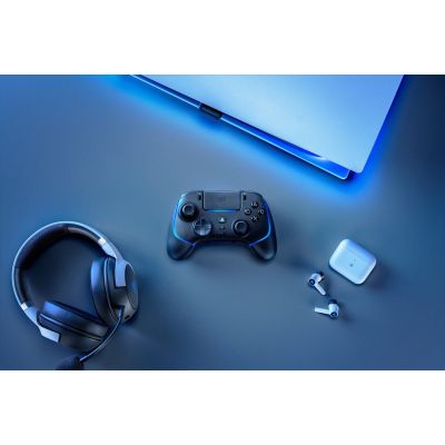 9. Razer Wolverine V2 Pro Black Gamepad Analog/Digital PC, PlayStation 5