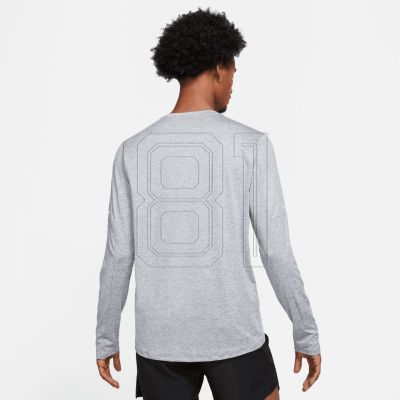 7. Nike Dri-Fit Running Crew M DD4754-084 Tee