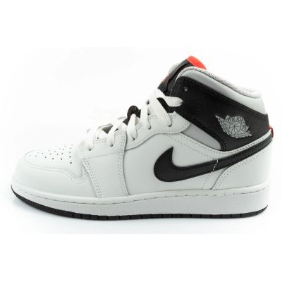 2. Nike Air Jordan 1 women's high-top sports shoes fashionable sneakers white black
