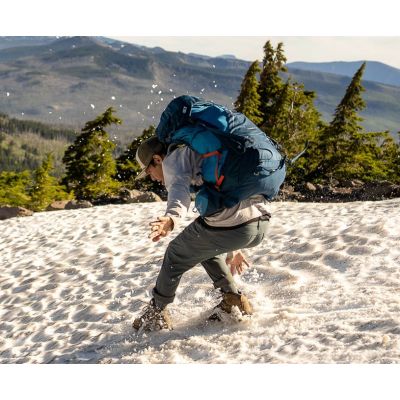 6. Osprey Atmos AG LT 50 Trekking Backpack Black S/M