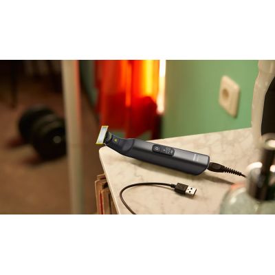 4. PHILIPS OneBlade Pro QP 6652/61 Shaver