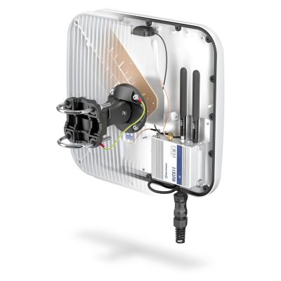 2. QuWireless QuMax XR LTE High Band Directional Antenna PoE/LAN 13 dBi