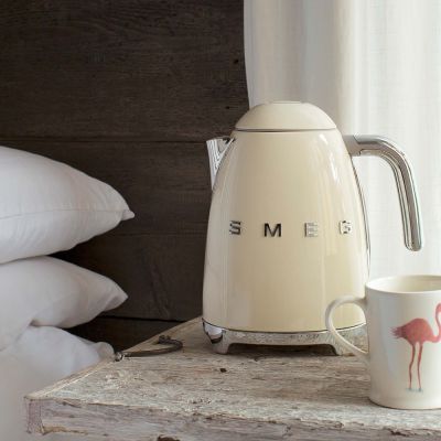 55. Smeg KLF03CREU Electric Kettle 1.7 L 2400 W Cream