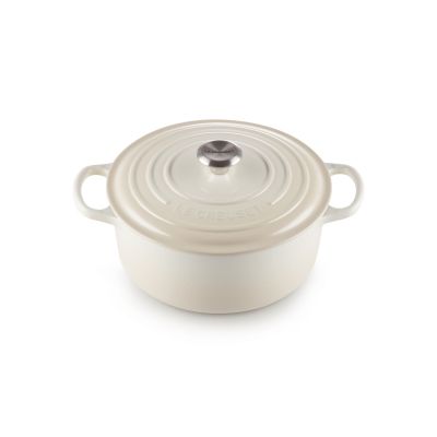 3. Le Creuset Signature Roaster Round Meringue Pan 26cm