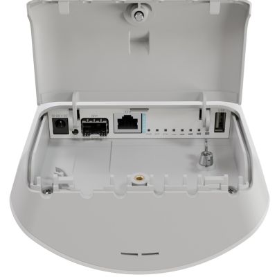 6. Mikrotik mANTBox ax 15s White PoE Support
