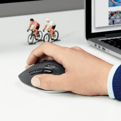 8. Logitech M720 TRIATHLON Mouse 910-004791 (optical; 1000 DPI; black)
