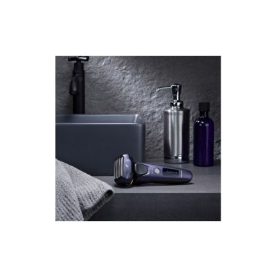 6. Panasonic ES-LV67-A803 Beard Trimmer Battery Wet & Dry Black, Purple