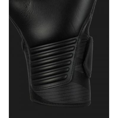 2. Select 90 Flexi Grip v24 Goalkeeper Gloves T26-18491