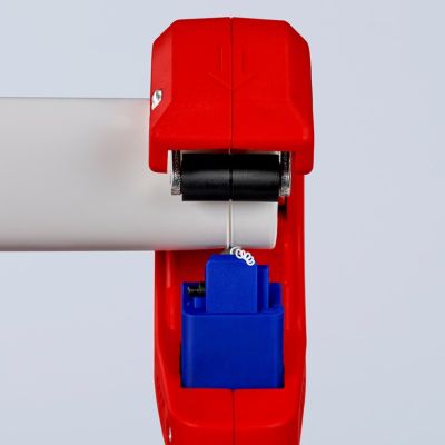 21. Knipex 90 23 01 BK hand pipe cutting tool Pipe cutter