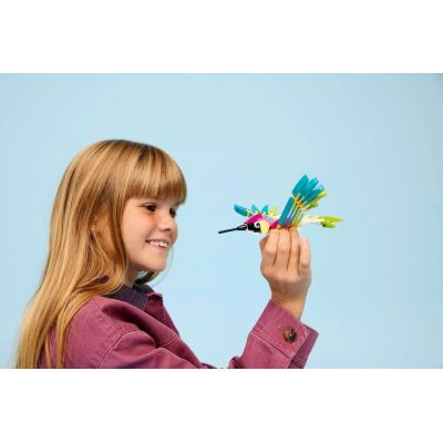 10. LEGO Creator 31384 Wild Animals: Colorful Hummingbird