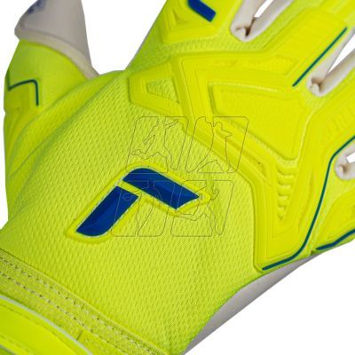 5. Goalkeeper gloves Reusch Attrakt Freegel Gold XM 5270935 2001