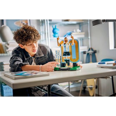 15. LEGO Editions 43015 - Lionel Messi - Football Legend