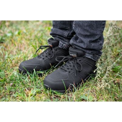 2. NEO tools 82-156-39 safety shoes