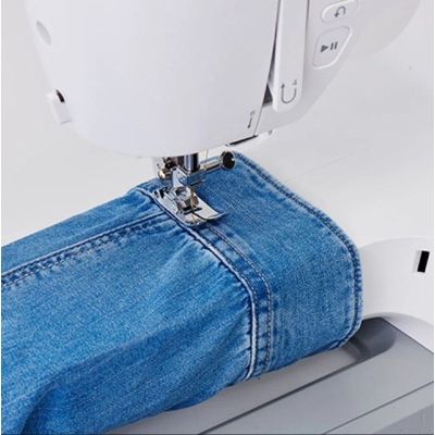 2. SINGER Elite CE677 Electric Sewing Machine White