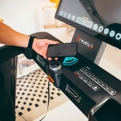 10. TERRUN475 TREADMILL WITH BI-DIRECTIONAL HMS INCLINE ADJUSTMENT