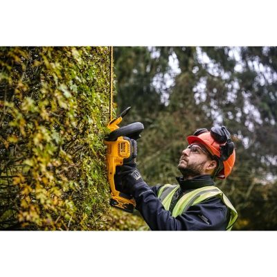 6. Dewalt DCMHT563N-XJ Cordless Shears