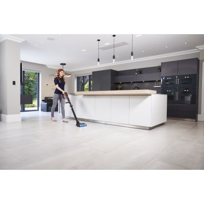 20. SHARK VACUUM CLEANER IZ300EU