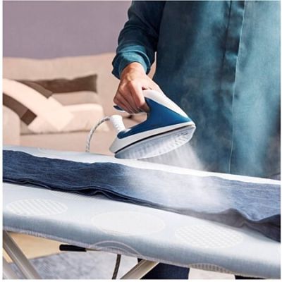7. PHILIPS PerfectCare GC 6815/20 steam generator