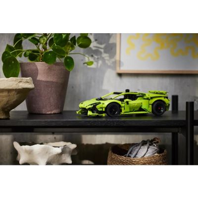 4. LEGO Technic 42161 Lamborghini Huracán Tecnica