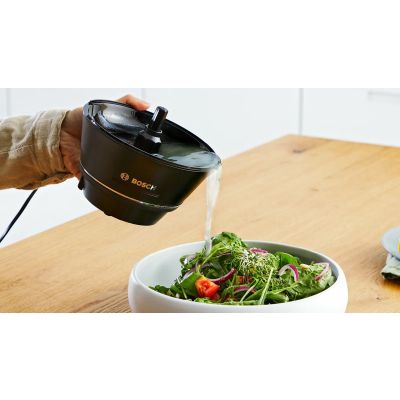 8. BOSCH MCP72GPB citrus juicer (40W; 1l; black, transparent)