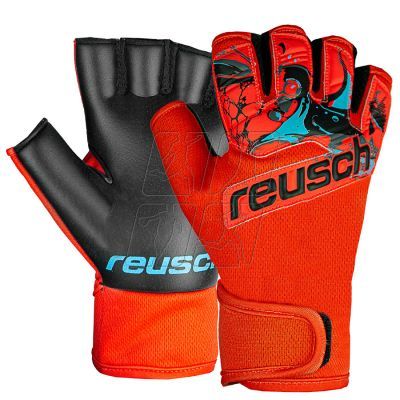 5. Gloves Reusch Futsal Grip M 53 70 320 3333