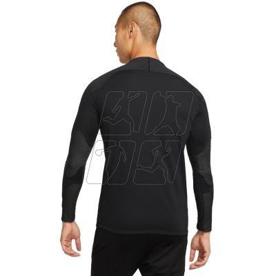 10. Nike Techfit Strike Drill Top Winter Warrior M DC9156 010 sweatshirt