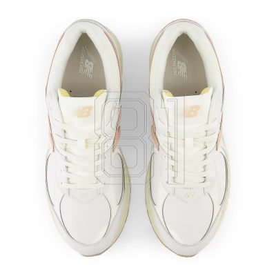 12. New Balance U M2002RVF shoes
