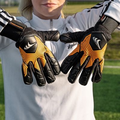 5. Yakima Sport Pro One 100731 Goalkeeper Gloves