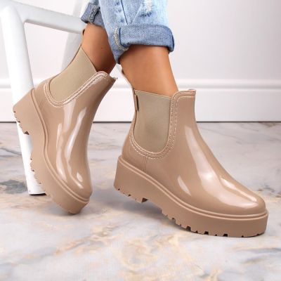 8. Big Star W INT1918B beige patent leather platform boots
